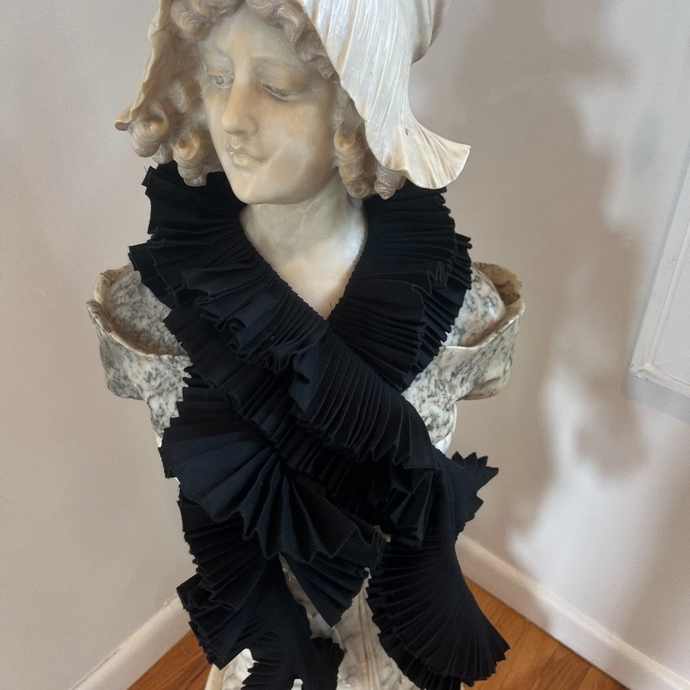 SOHUNG DESIGNS HAND MADE IN NEW YORK UNIQUE ELEGANT BLACK SWIRL SCARF